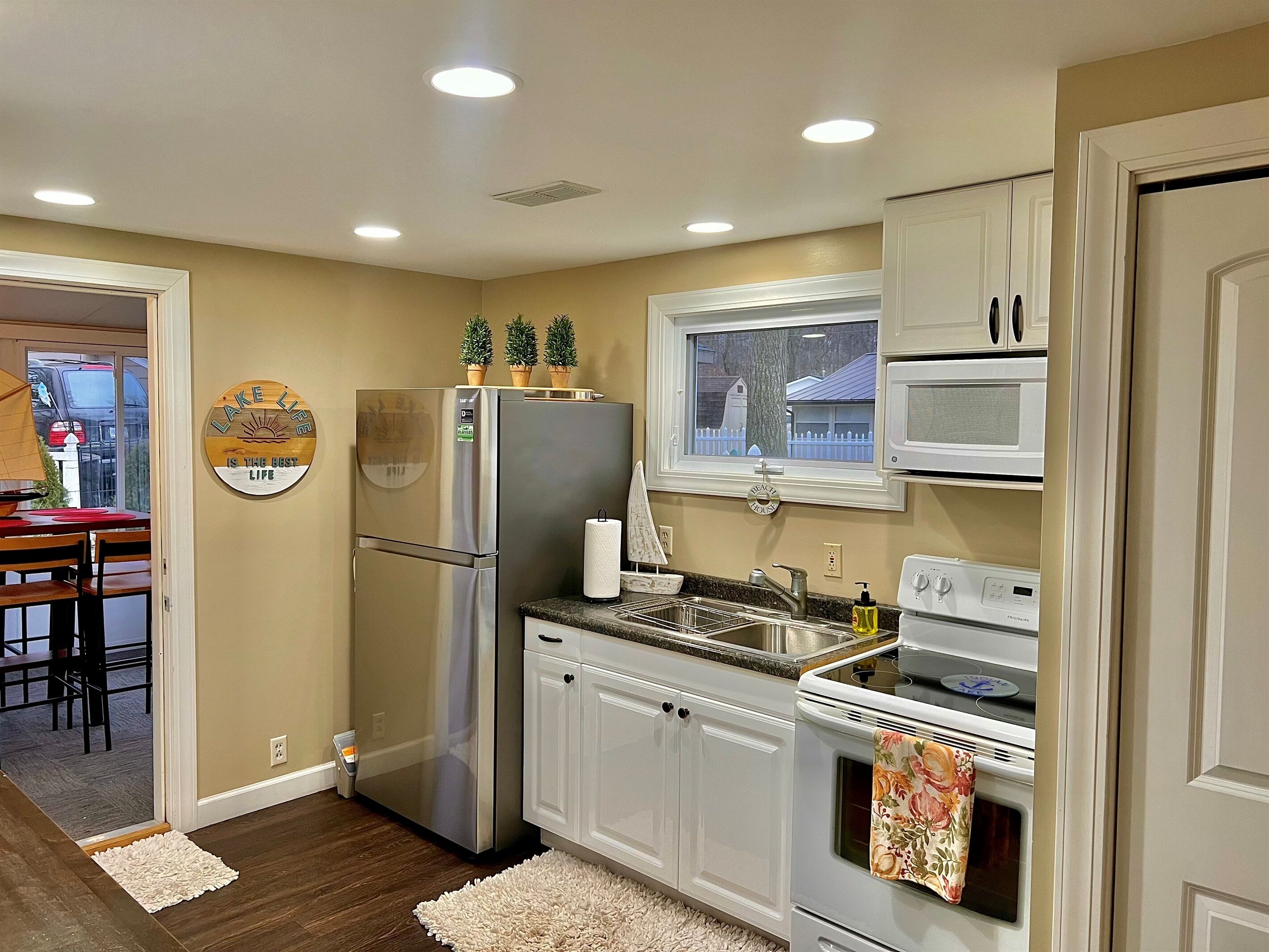 冰箱、微波炉、烤箱、炉灶