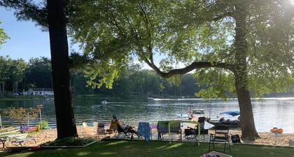Quiet lake house on private all-sports Clear Lake, perfect for families.