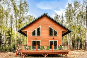 Exterior - Alaska Adventure Chalet-King Beds & Fiber Internet (Talkeetna)