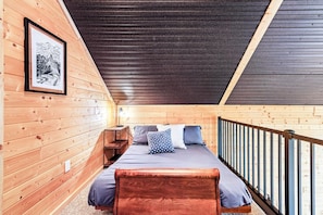 3 bedrooms, desk, WiFi, bed sheets