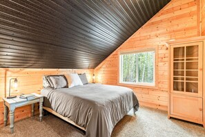 3 bedrooms, desk, WiFi, bed sheets