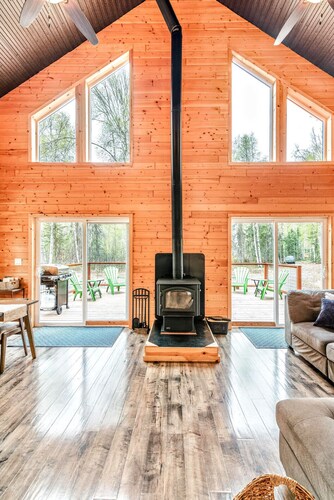 Alaska Adventure Chalet-King Beds & Fiber Internet