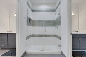 Towels - The Krakow | Sleeps 16 (Houston)