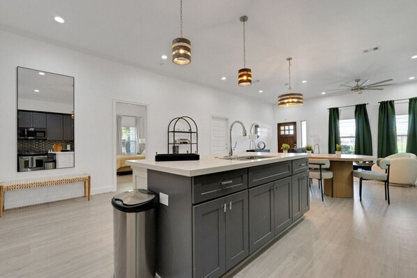 Fridge, microwave, oven, stovetop - The Krakow | Sleeps 16 (Houston)