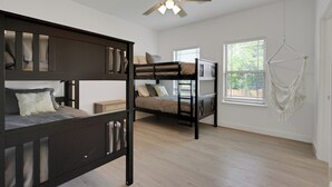 6 bedrooms, free WiFi, bed sheets