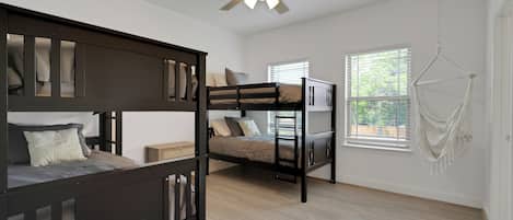6 bedrooms, WiFi (free), bed sheets