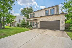 Exterior - The Krakow | Sleeps 16 (Houston)