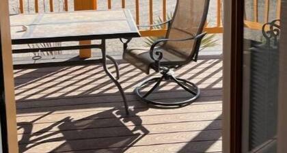 Charming 3 Bedroom house w/fire pit, water fall, outdoor grill, wrap around deck