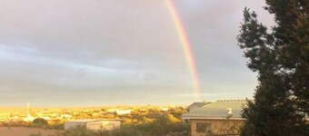 Charming 3 Bedroom house w/fire pit, water fall, outdoor grill, wrap around deck