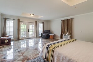 3 bedrooms, iron/ironing board, free WiFi, bed sheets