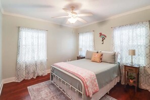 2 bedrooms, iron/ironing board, free WiFi, bed sheets