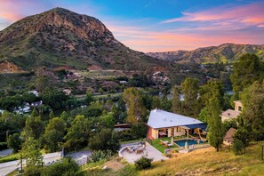 House (3 Bedrooms) | Interior - Designer Malibu Retreat w/ Private Pool, Dual Firepits, and A+ Panoramic Views (Agoura Hills)
