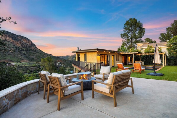 House (3 Bedrooms) | Interior - Designer Malibu Retreat w/ Private Pool, Dual Firepits, and A+ Panoramic Views (Agoura Hills)