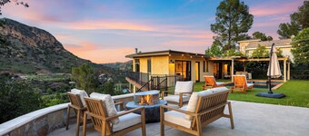 Designer Retreat w/ Pool, Firepits, Panoramic Views The Lake House at Malibu