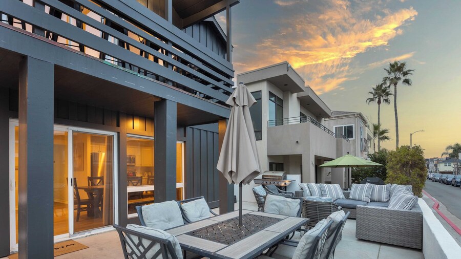 Sleeps 18 Steps to the Beach, Shops & Eateries Ocean Views, Patio, Fire Pit