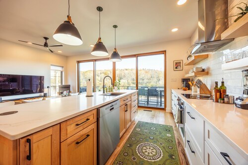 Stylish 3-bedroom house with modern amenities in Davis, WV
