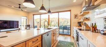 Stylish 3-bedroom house with modern amenities in Davis, WV