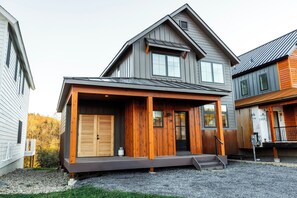 Exterior - Stylish 3-bedroom house with modern amenities in Davis, WV (Davis)