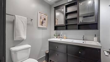 Dusche, Handtücher, Seife, Toilettenpapier