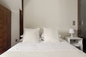 1 habitación, tabla de planchar con plancha, internet y ropa de cama 