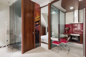 1 habitación, tabla de planchar con plancha, internet y ropa de cama 