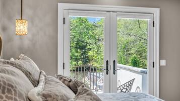 3 室のベッドルーム、デスク、アイロン / アイロン台、WiFi (無料)