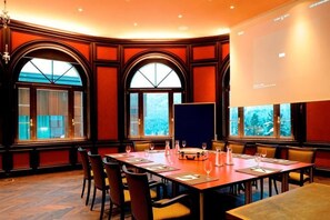 Unclassified image, 5 of 58, button - Hotel Schweizerhof St. Moritz (Saint Moritz)