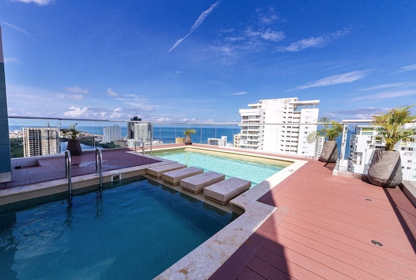 Outdoor pool - U-GO Sunset 47 (Cartagena)