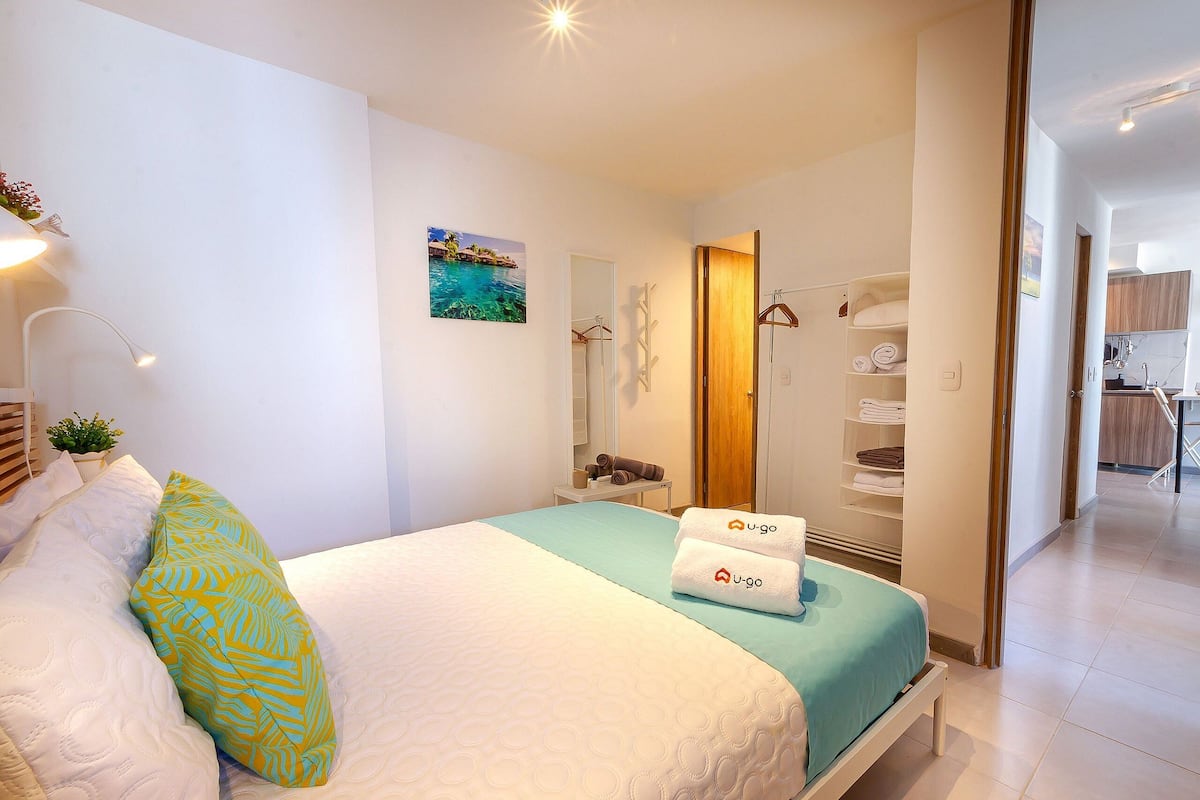 3 bedrooms, laptop workspace, free WiFi, bed sheets