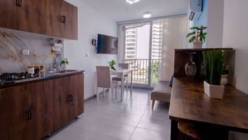 Apartamento, 3 habitaciones | Restauración