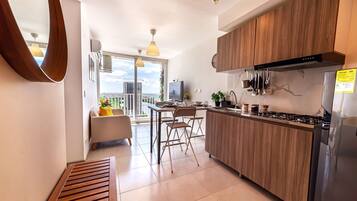 Apartment, 3 Bedrooms | Dining