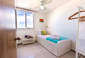 Appartement, 3 slaapkamers | 3 slaapkamers, een laptopwerkplek, gratis wifi, beddengoed