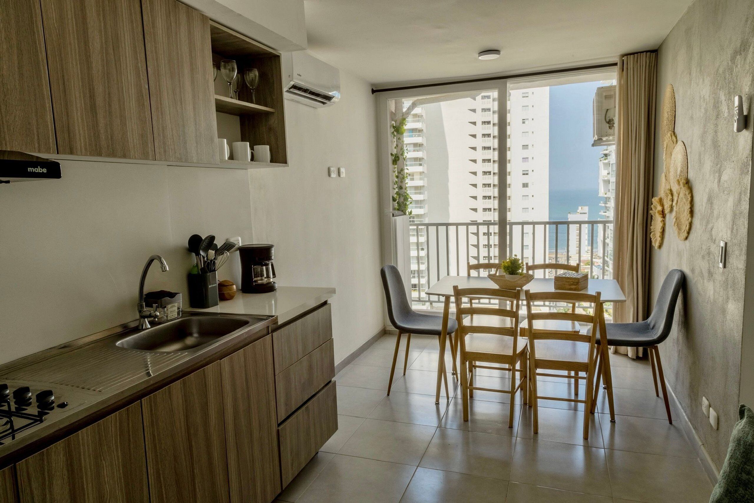 Apartment, 2 Bedrooms | Dining