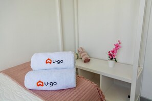 Căn hộ, 3 phòng ngủ | 3 phòng ngủ, khu vực l àm việc phù hợp cho laptop 