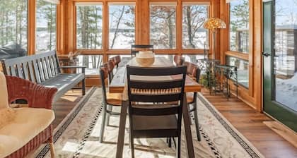 Charming 3-bedroom cabin with WiFi, AC in lovely Eagle River sleeps 8 people.