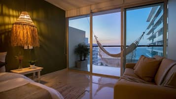 Exclusive Apartment | In-room safe, soundproofing, iron/ironing board, free WiFi