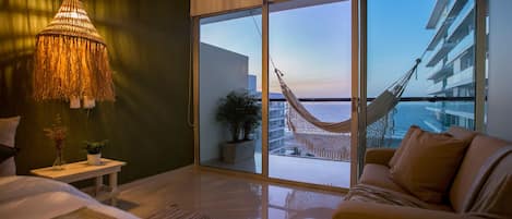 Exclusive Apartment | Peti besi dalam bilik, kalis bunyi, seterika/papan seterika