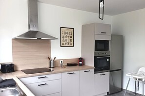 Fridge, microwave, oven, dishwasher