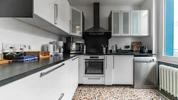 Frigorifero, microonde, forno, lavastoviglie