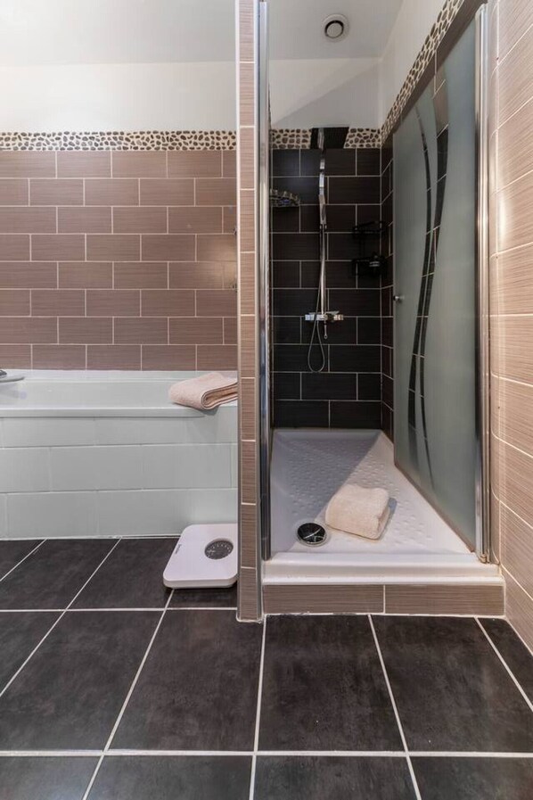 Hair dryer, towels, soap, shampoo