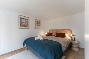 1 slaapkamer, een strijkplank/strijkijzer, reisbedje, wifi