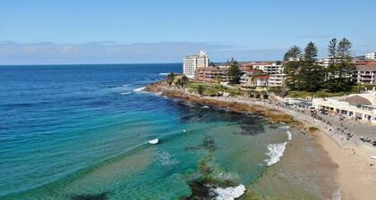 Designer Family Retreat with Pool Next to Cronulla