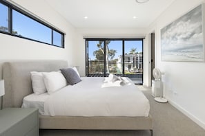 3 bedrooms, desk, iron/ironing board, free WiFi