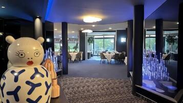 المنشأة من الداخل