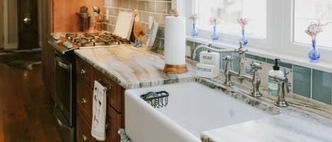 電子レンジ、オーブン、コンロ、食器洗い機