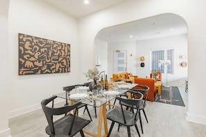 Interior - Sleeps 28 2 Units Near DT Nashville Outrider by Avantstay (Nashville)
