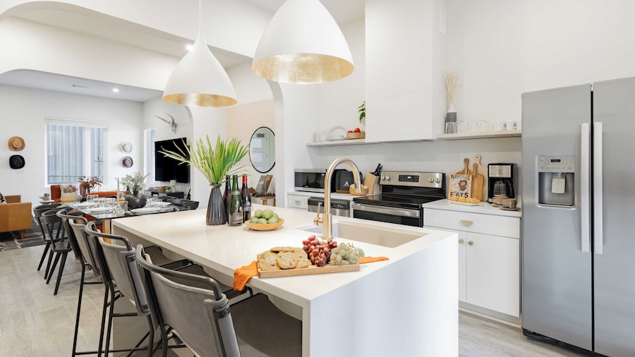 Sleeps 28 2 Units Near DT Nashville Outrider by Avantstay