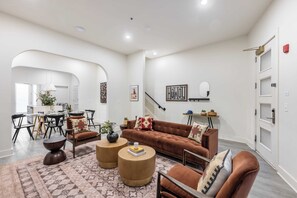 Interior - Sleeps 28 2 Units Near DT Nashville Outrider by Avantstay (Nashville)