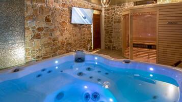 Villa (Three Bedroom Villa with Outdoor Pool) | Sauna