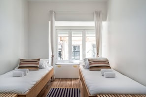 2 chambres, fer et planche à repasser, Wi-Fi, draps fournis